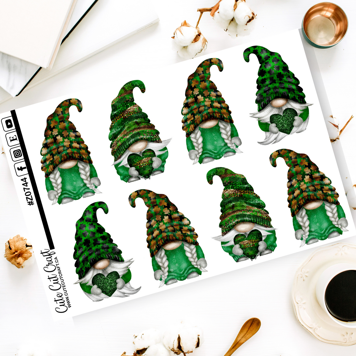 XL Clover Heart Gnomes